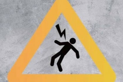 Worker dies from electrocution in city’s Kamrangirchar