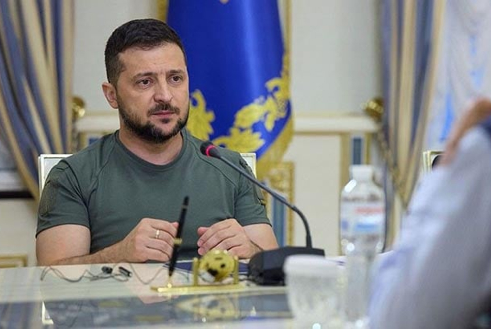 Zelenskyy hails Ukraine's soldiers from a symbolic Black Sea island to mark 500 days of war