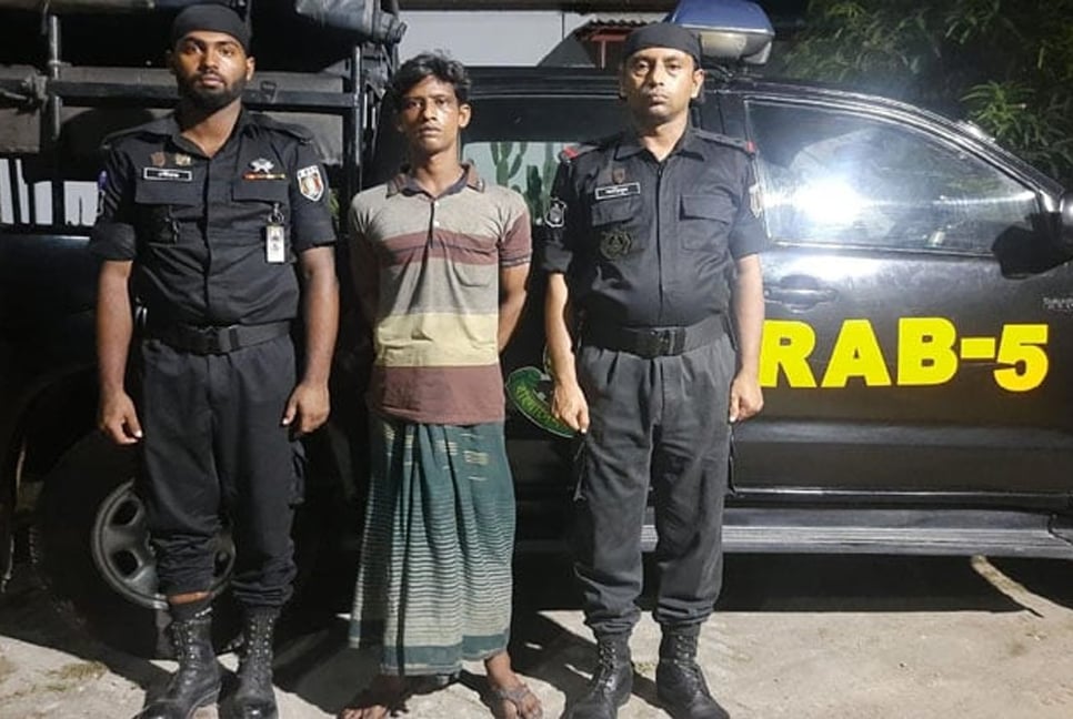 One held with 4.020 kg explosives in C'nawabganj