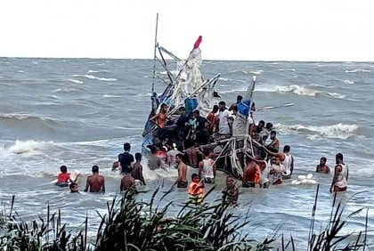 Six fishermen missing as 5 trawlers capsize in sea estuary of Bay