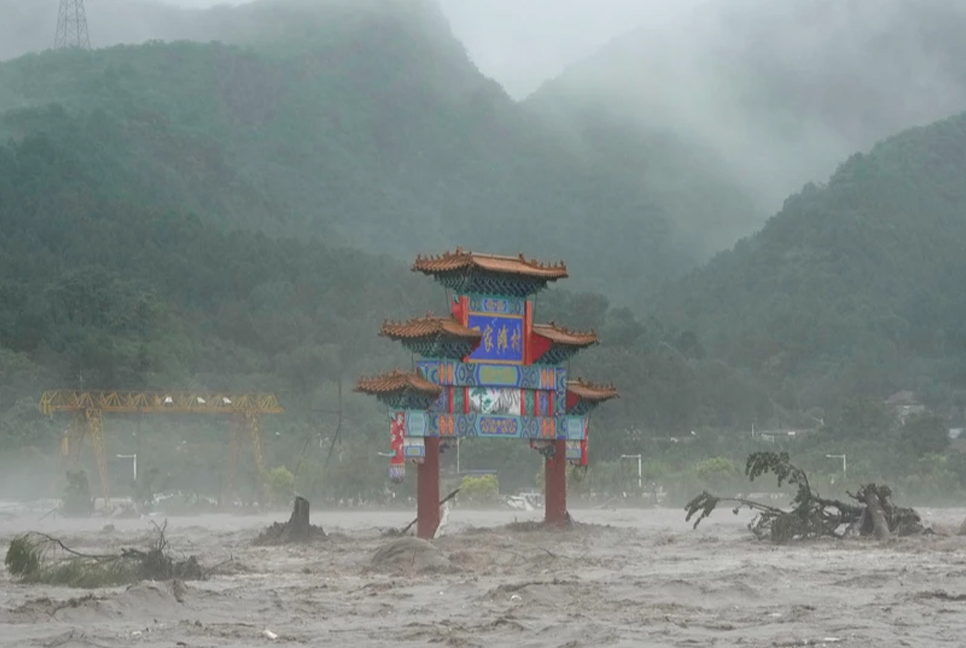 Floods around Beijing kill at least 20, leave 27 missing as thousands evacuated