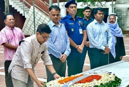 Indian envoy pays homage to Bangabandhu