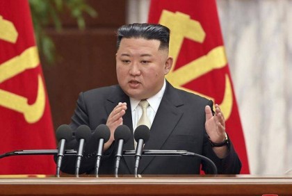 Kim dismisses top general, calls for war preparations 