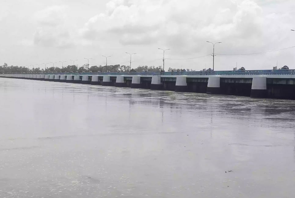 Teesta flowing 20cm above danger level in Lalmonirhat