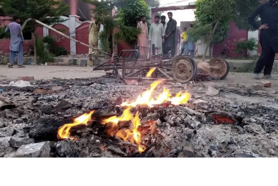 Mob burns Pakistan churches over blasphemy claims