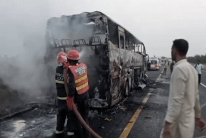 16 killed as passenger bus catches fire in Pakistan