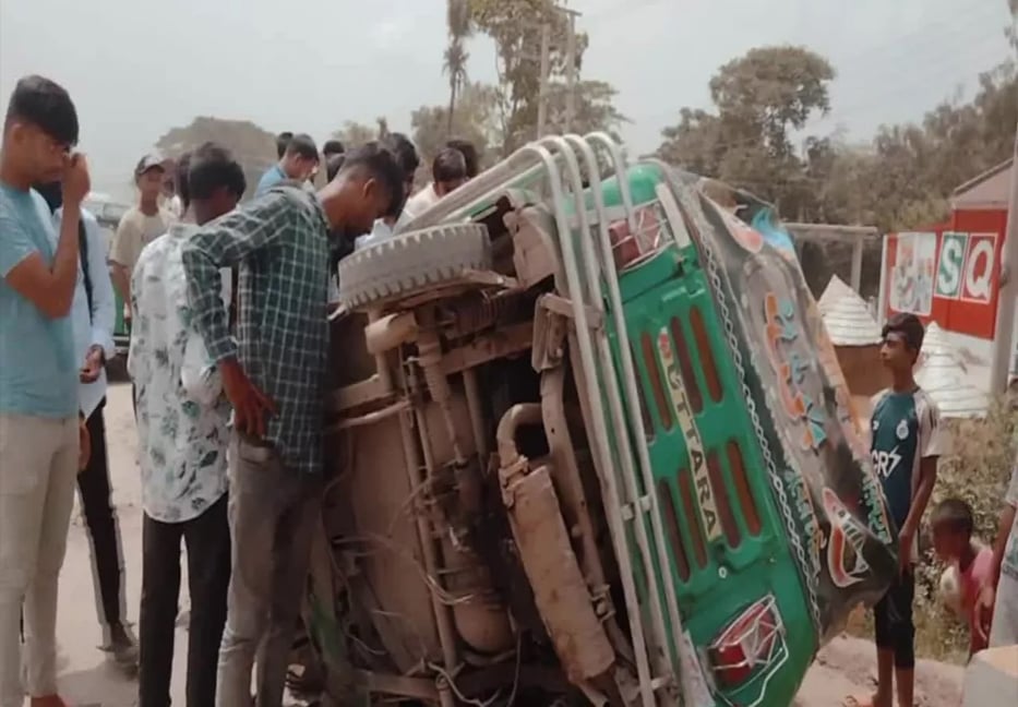 4 dead, 3 injured in van-CNG auto-rickshaw collision in Brahmanbaria