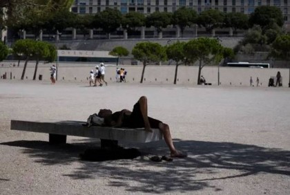 France issues 'red alert' over heatwave