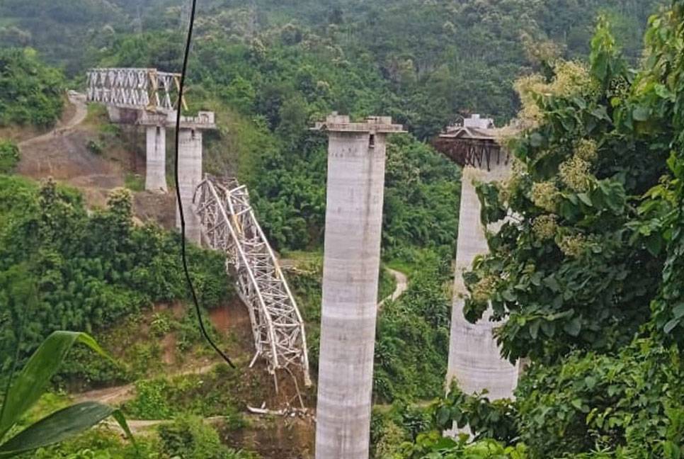 17 killed after under-construction railway bridge collapses in India