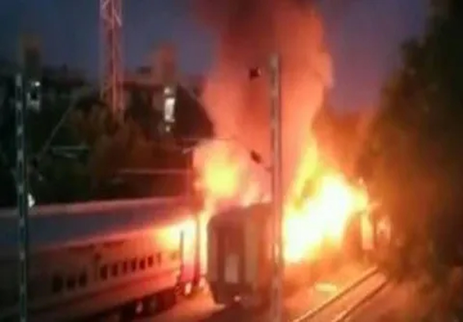 9 killed, 50 injured in train coach fire in south India