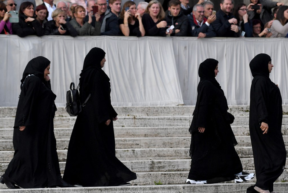 France to ban wearing abaya dress in schools: Minister