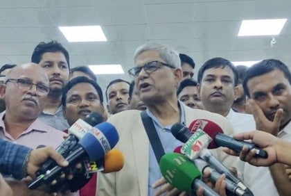 Mirza Fakhrul returns from Singapore