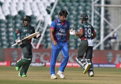 Bangladesh in good position with fifties from Miraz, Shanto 