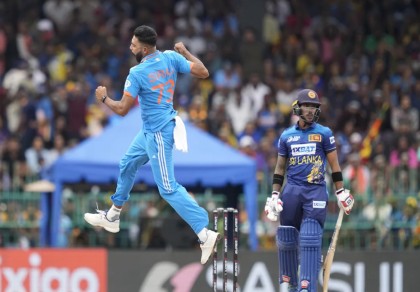 Mohammed Siraj destroys Lankan top, middle order 