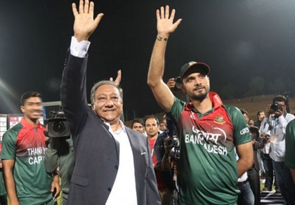 Mashrafe calls on Nazmul Hasan at BCB 