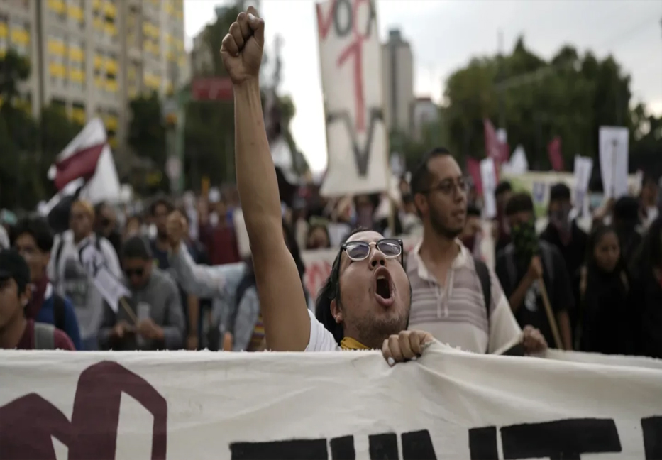 Generations of students remember 1968 massacre through marching in Mexico City