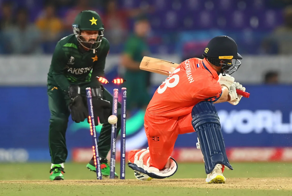 Pakistan beat Netherlands by 81 runs