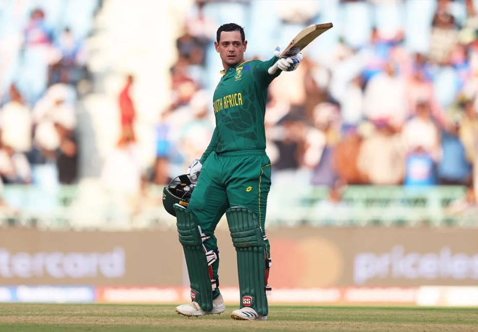 De Kock's century powers South Africa pass 300 against Australia