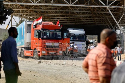 Aid starts entering Gaza crossing