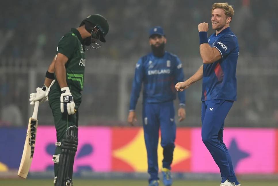 England win over Pakistan in tame game