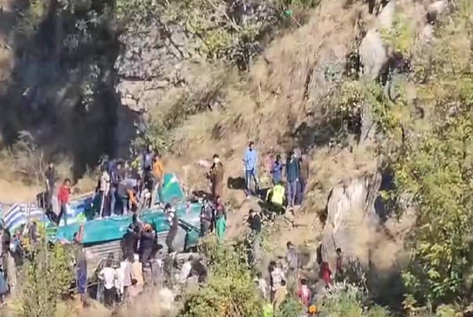 30 killed in Kashmir bus accident