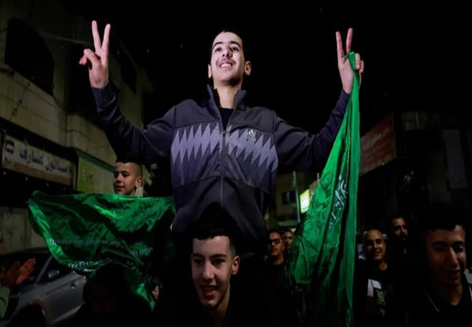 Joy, defiance as Israel releases Palestinian prisoners