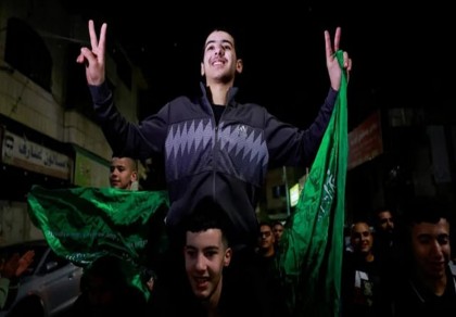 Joy, defiance as Israel releases Palestinian prisoners