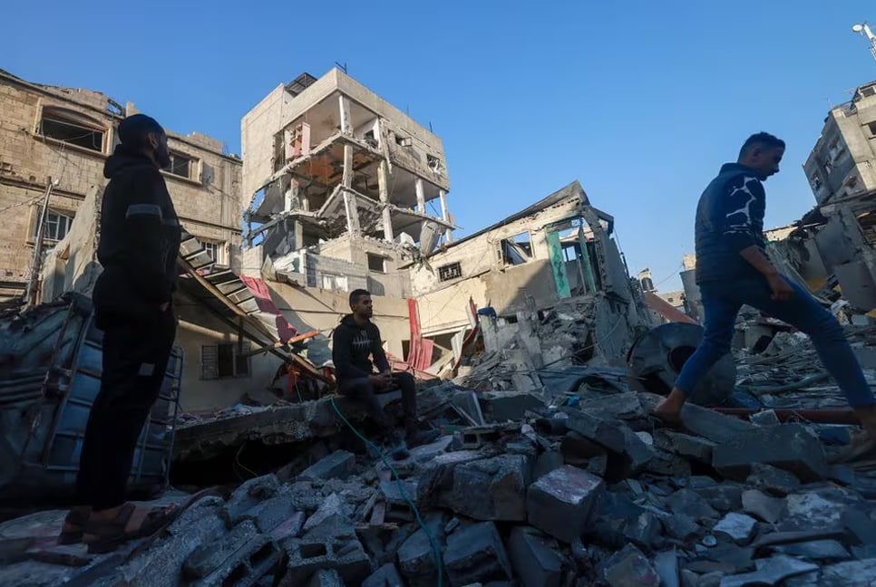 Israeli offensive shifts to crowded southern Gaza, driving up death toll