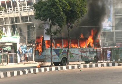 Passenger bus torched in Motijheel