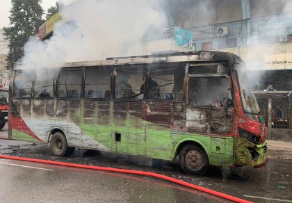 Bus torched in city's Gulistan 