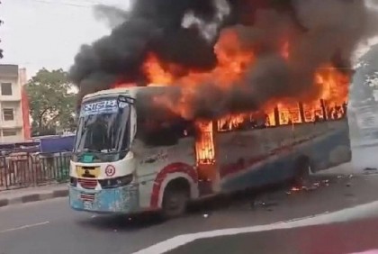 Bus torched in Gulistan