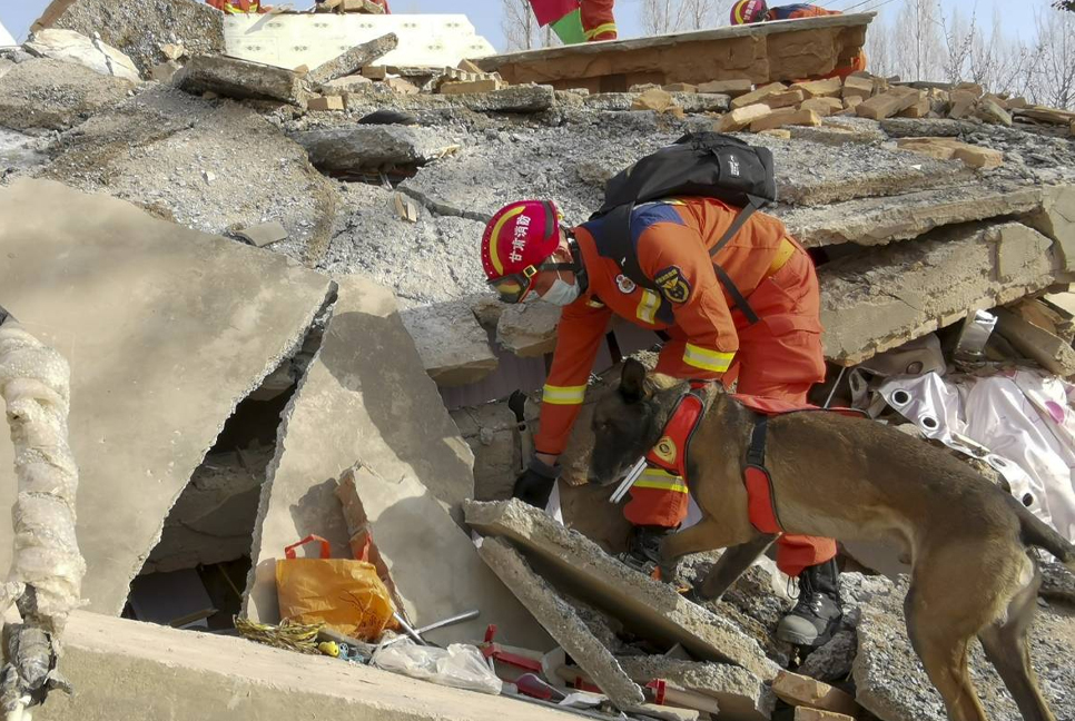 Rescuers dig in freezing cold after China quake kills 131