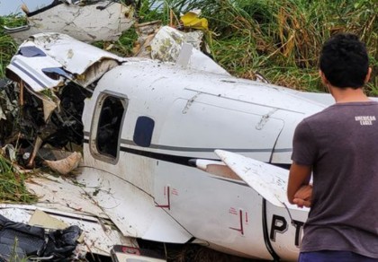 5 died as a plane crashes in southern Brazil

