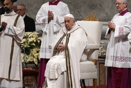 Pope kicks off Christmas celebrations in shadow of wars