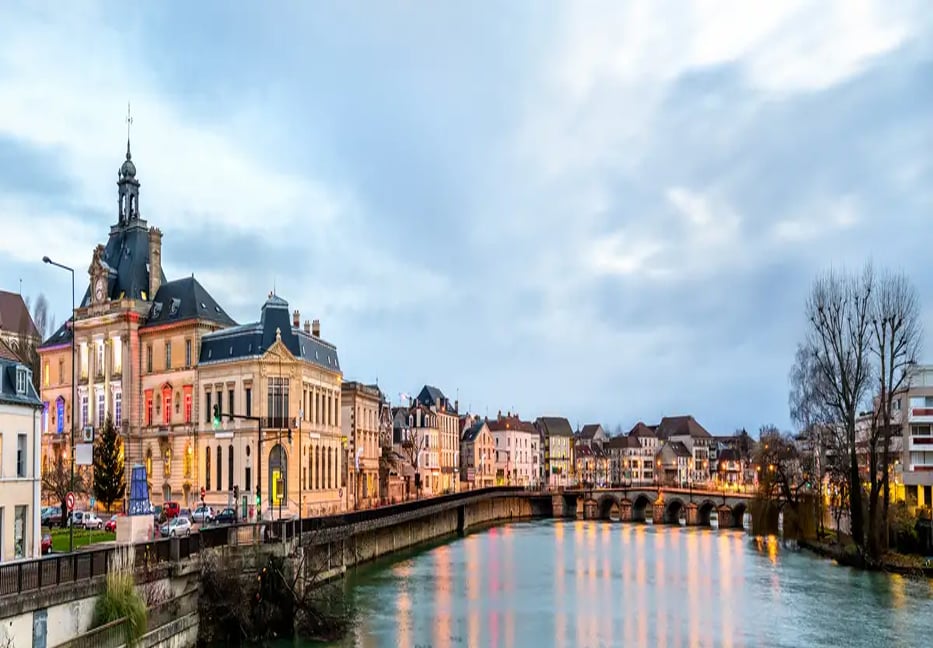 5 dead bodies of a family found in France apartment