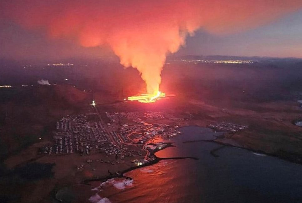 Houses on fire as volcano lava spills into Iceland town 