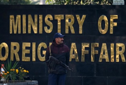 Pakistan holds emergency security meeting after trading strikes with Iran