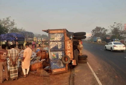 Four killed in Cumilla truck accident, 3 hurt