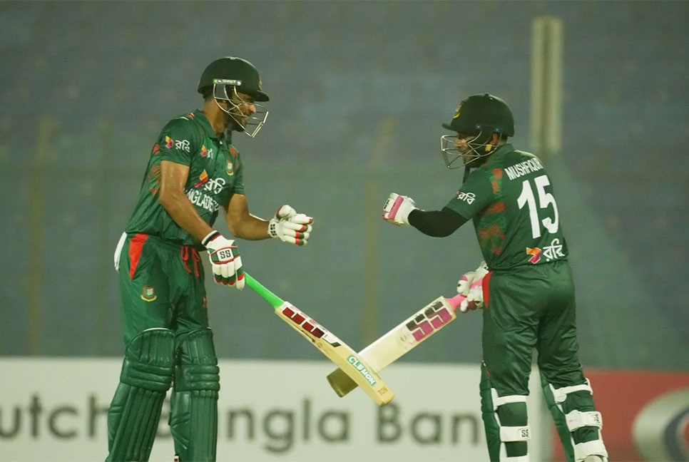 Tigers easily chase down Lankan target