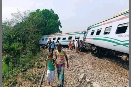 Nine bogies of Bijoy Express derail in Cumilla, 20 hurt