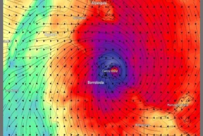 700 Australian stranded by cyclone