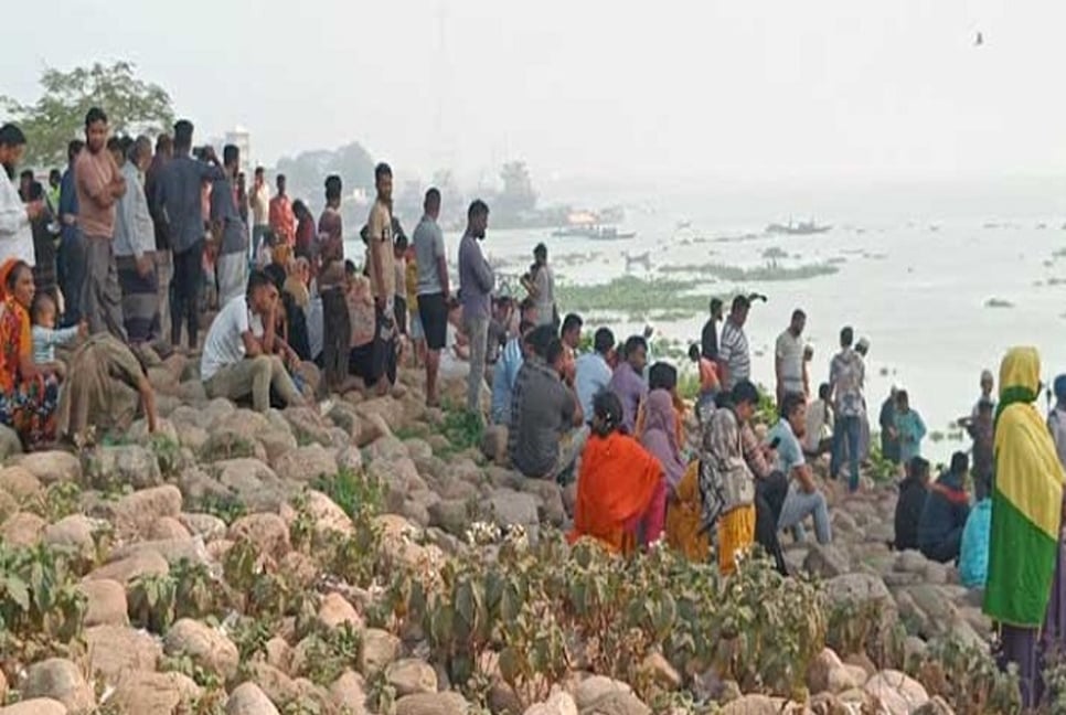 1 dies, 8 missing as trawler drowned in Meghna