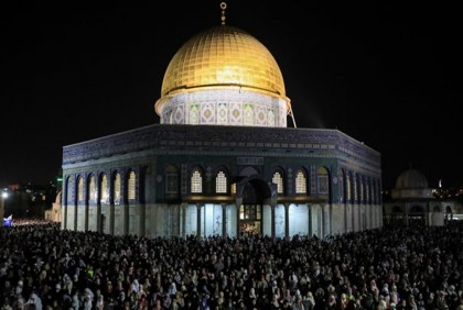 Muslims in Palestinian mark sad, tense 'holiest Ramadan night' 