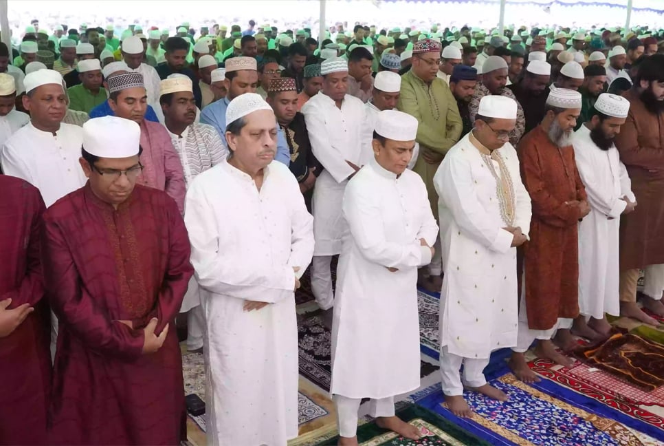 Eid-ul-Fitr celebrations commence with prayer at National Eidgah