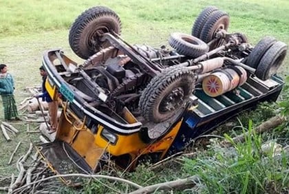 6 killed in Rangamati road crash