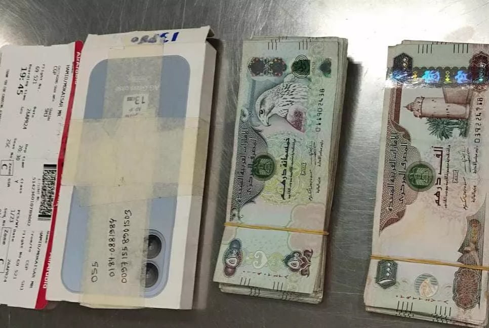 Man detained with 90,000 Dirham at Ctg airport