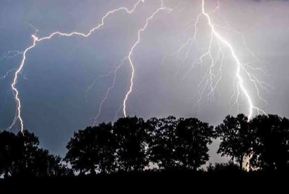 21 students injured as lightning strikes Faridpur madrasah