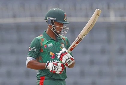 Bangladesh in spot of bother losing 3 early wickets