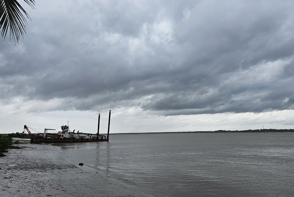 Massive evacuation underway as sever cyclone 'Remal' approaches