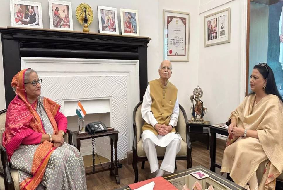 PM meets BJP leader Advani during official visit to India